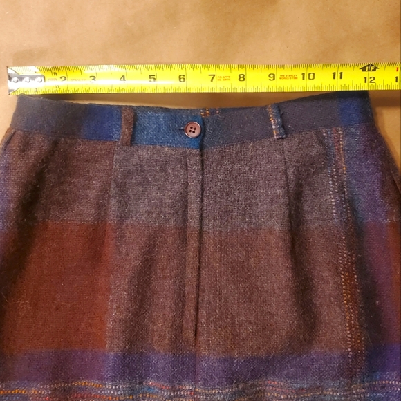 Vintage wool midi skirt by Paris Star size 8 (24" waist) - Picture 3 of 7